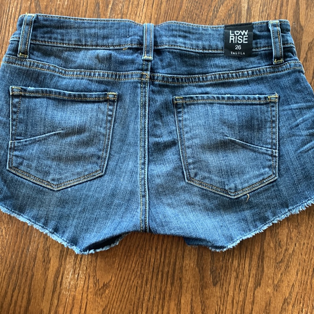 NWT. Talula low rise shorts
